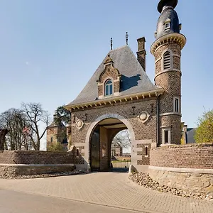 Appartement Poortgebouw Kasteel Borgharen Zonder Ontbijt !! U Huurt Alleen Het Poortgebouw !!, Maastricht